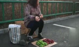 18楼吃瓜大妈,揭秘邻里八卦背后的温馨故事