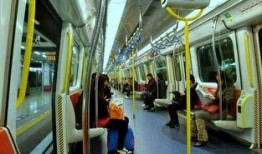 青岛地铁吃瓜墙事件