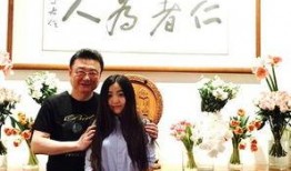 父女吃瓜照片真实图,甜蜜吃瓜瞬间定格