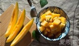 睡醒吃哈密瓜苦