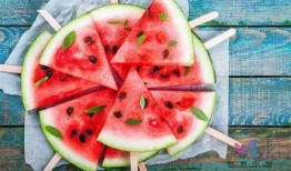 宝宝吃瓜会湿,湿漉漉的瞬间记录成长