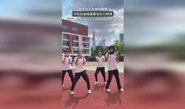 学校操场女生跳舞吃瓜,瓜香弥漫校园——女生跳舞欢乐时光”