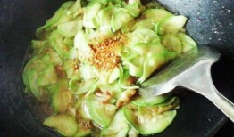 西湖瓜如何切片吃,解锁夏日清新美味新吃法