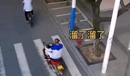 现场路人吃瓜西站