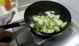 炒小瓜怎么吃,炒小瓜的多彩吃法探索