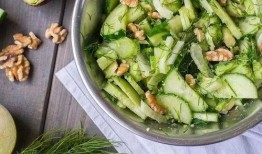 吃瓜吃的又大又多的成语,揭秘“吃瓜吃的又大又多”的成语传奇