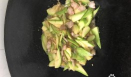 炒小瓜怎么吃,炒小瓜的多彩吃法探索