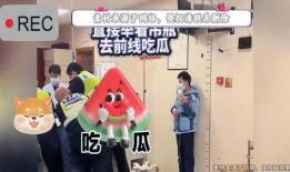 男孩输液吃瓜现场,温馨一幕引网友热议